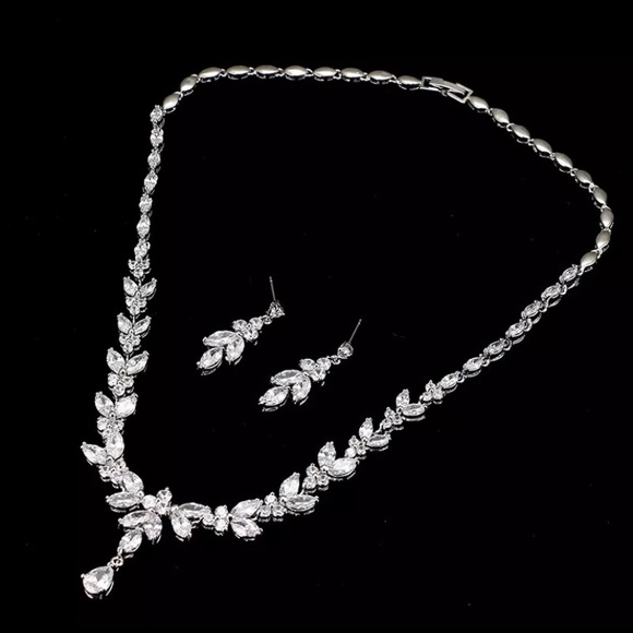 Necklace set Cubic Zarconi brand new - Picture 2 of 3